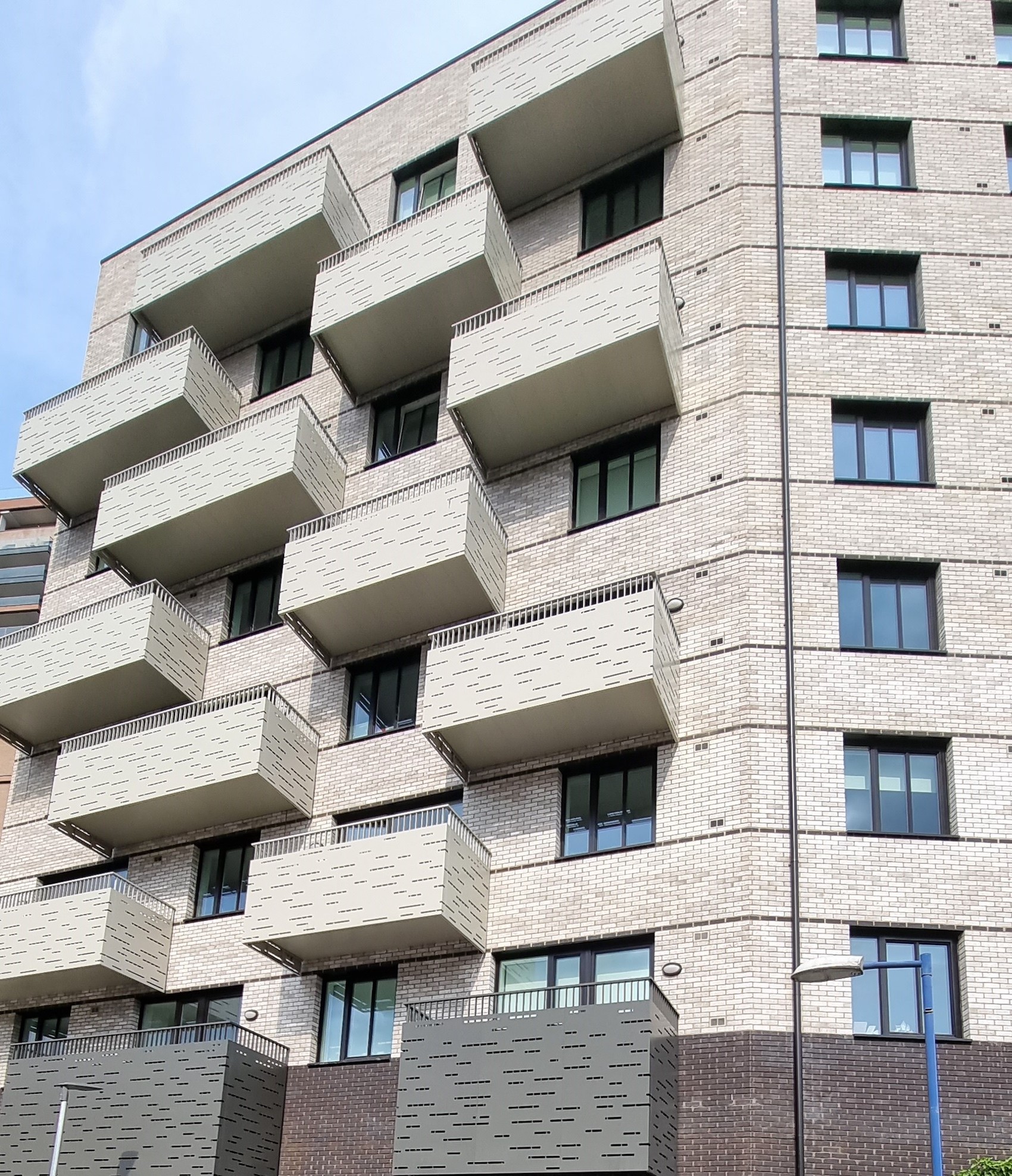 Sapphire streamlines balcony design for Arc at Wembley