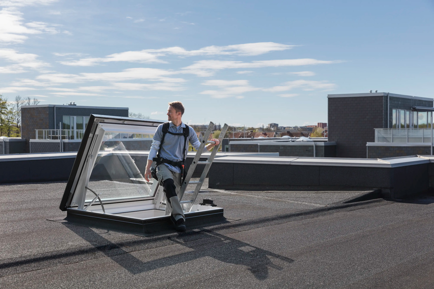 Safe and seamless flat roof access