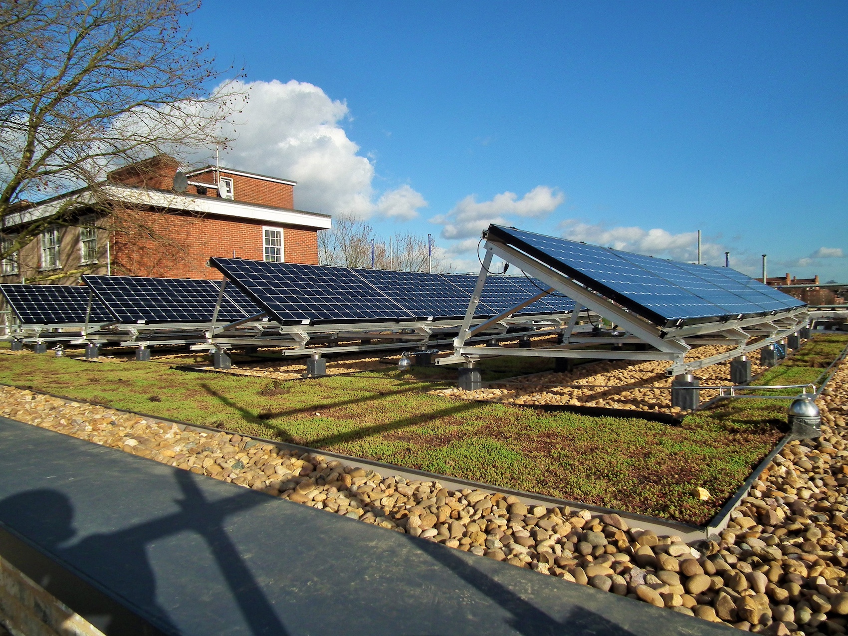 Designing out risk: Integrating solar and flat roof systems